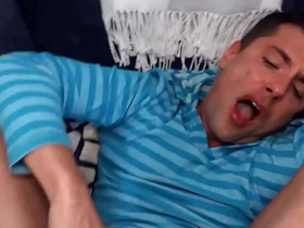 (wolfie) is offered a handsome sum of money to get his ass fucked he doesnt refuse - reality dudes